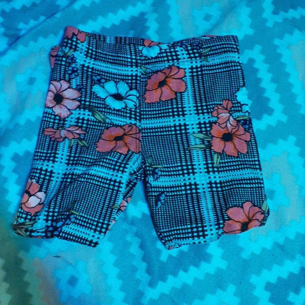 Girls 4t stretch pants - Picture 2 of 5